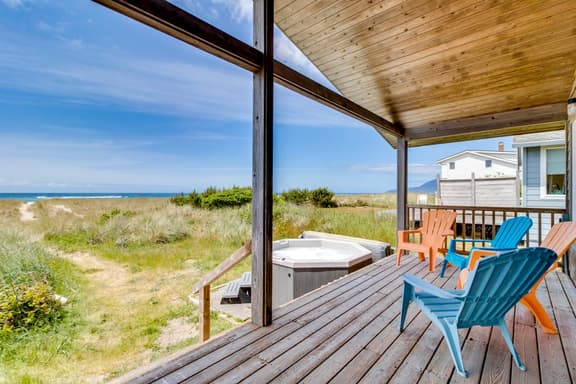 Dog friendly oceanfront cottage with private hot tub and wood burning fireplace - Image 1
