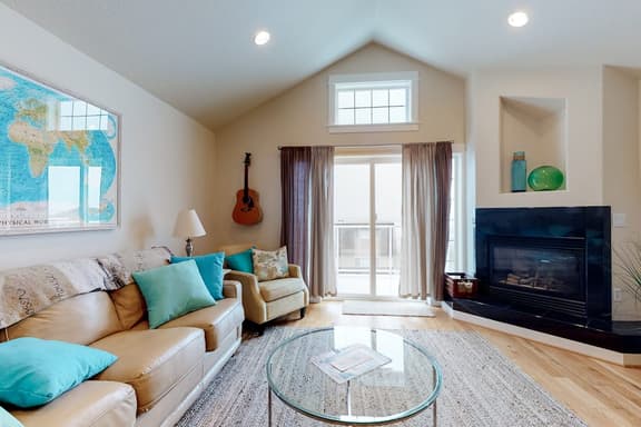Ocean view townhouse 100 ft to beach with fireplace Ping Pong and private garage - Image 1