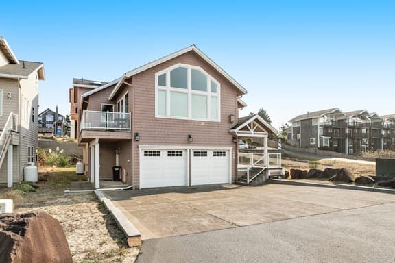 Dog friendly beach home ideal for entertaining with 2 fireplaces and great kitchen - Image 1