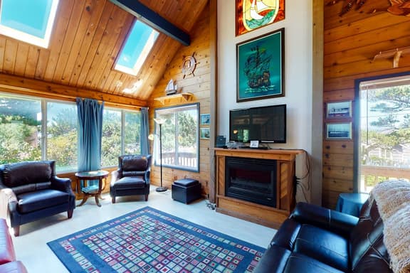 Home near the ocean with beach access washer dryer decks two dogs welcome - Image 1