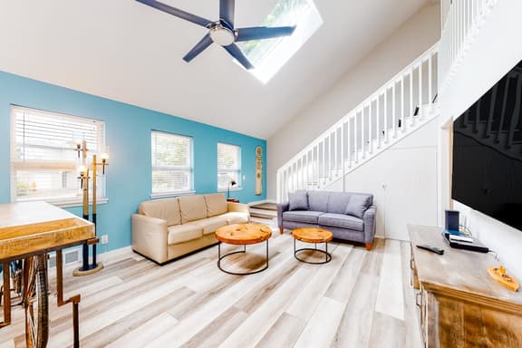 Enchanting home near the coast with hot tub full kitchen and washer dryer - Image 1