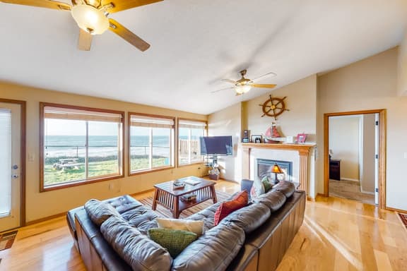 Oceanfront house steps to beach with private hot tub firepit and spectacular view - Image 1