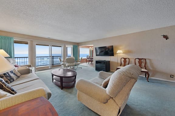 Lovely oceanfront condo with sweeping water views and balcony - Image 1