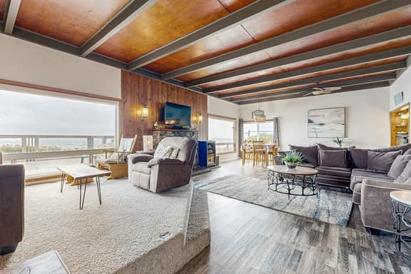 Charming Oceanfront Two Story Home Private Hot Tub Deck Gas Grill and Views - Image 1