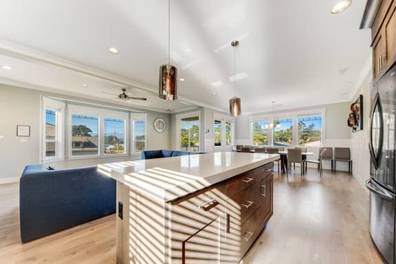 400 Feet to the Beach Gorgeous Home with Hot Tub 2 Decks and 4 Bedroom Suites - Image 1
