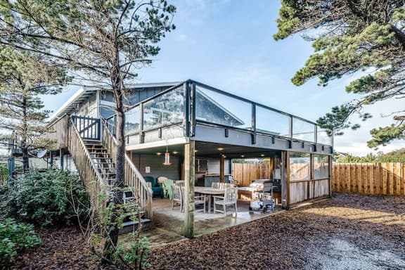 Family friendly house with ocean view and private hot tub walk to beach dogs OK - Image 1