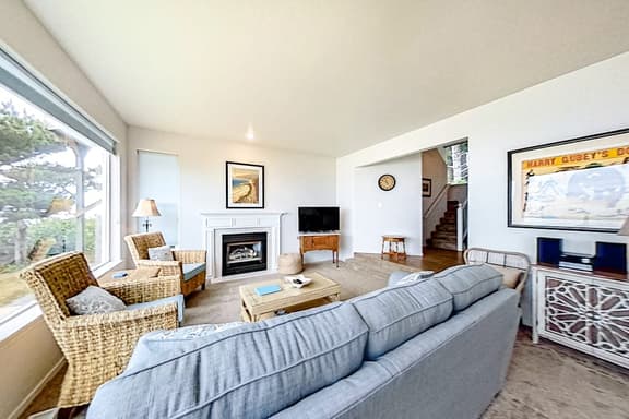 Two Story Dog Friendly Oceanfront Home with Free WiFi and Gas Fireplace - Image 1