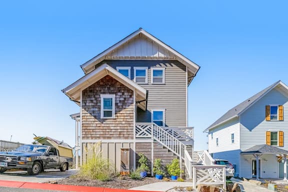 Coastal Oasis Near the Beach and Town with Private Hot Tub Fast WiFi and Ocean Views - Image 1