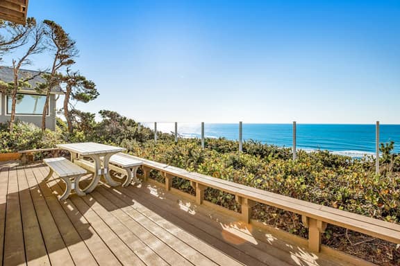 Dog friendly oceanfront home with views fireplace hot tub and washer dryer - Image 1