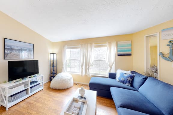 Lighthouse Inspired Home with Ocean Views Gas Fireplace Fast WiFi 2 Dogs OK - Image 1