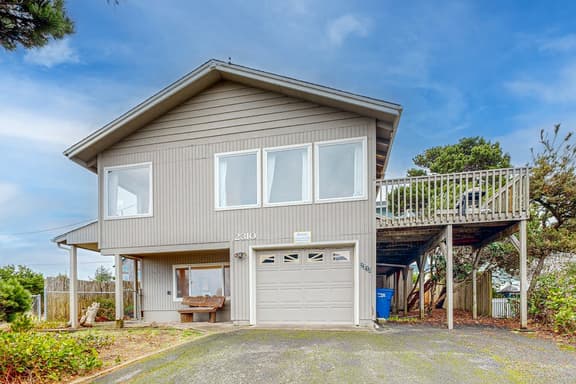 Cozy house close to beach hot tub and ocean views - Image 1
