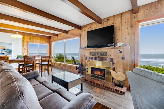 Charming Oceanfront House with Gorgeous Water Views and Beach Access - Image 1