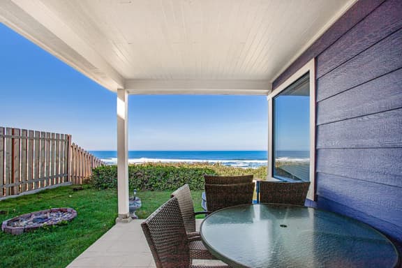 Coastal gem with ocean views easy walk to beach and WiFi - Image 1