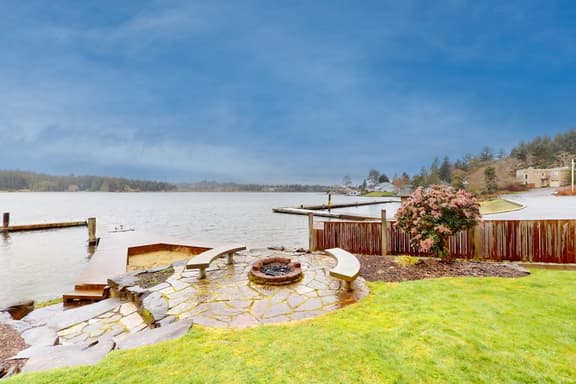 Lakefront Family Friendly Home with a Private Hot Tub Game Room and Dock - Image 1