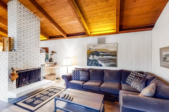 Lakefront house with private dock firepit and sunset views - Image 1