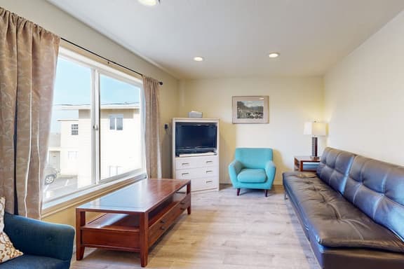 Sandstone Point Condo Only a Few Blocks to the Beach Dogs Welcome - Image 1
