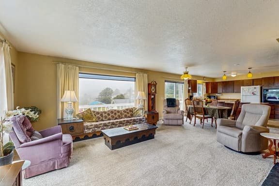 Cozy Oceanview Home with the Best Vistas in Road s End Dogs Welcome - Image 1