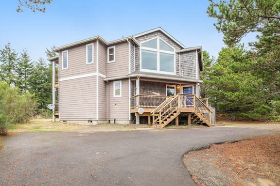 Spacious Oceanside Home with Private Hot Tub and Pacific Views Dog Friendly - Image 1