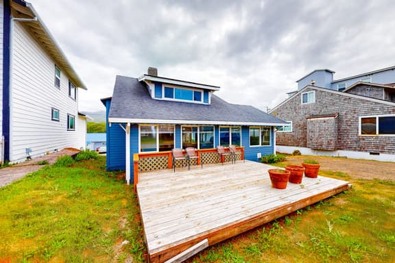 Ocean view home with prime walkable location near beach and town 2 dogs OK - Image 1