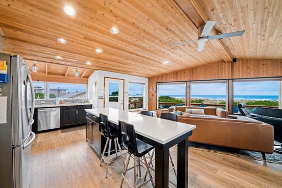 Oceanfront house with private beach access and amazing ocean views dog friendly - Image 1