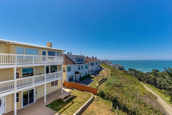 Dog-Friendly Group Stays Near Lincoln City Beach - Image 1