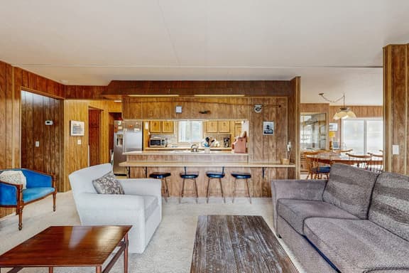 Classic home with partial ocean views and horseshoe pit close to beach - Image 1
