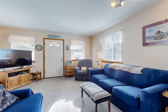 Charming house with tranquil setting near the beach - Image 1