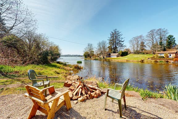 Charming Lakefront Home with Private Hot Tub and High Speed WiFi - Image 1