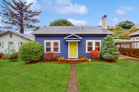 Coastal Craftsman with picture perfect bay views walk to Barview Jetty Beach - Image 1
