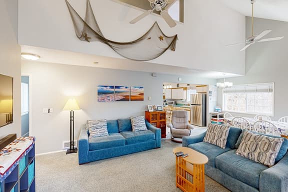 Cozy family home away from home dog friendly with nearby beach access and hot tub - Image 1