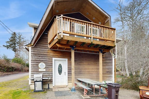 Cozy cabin with fireplace and WiFi fishing and boats welcome dog friendly - Image 1