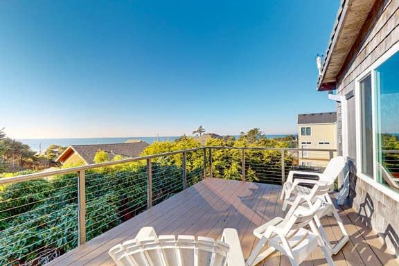 Dog Friendly Coastal Retreat with Water Views Deck Private Hot Tub and WiFi - Image 1