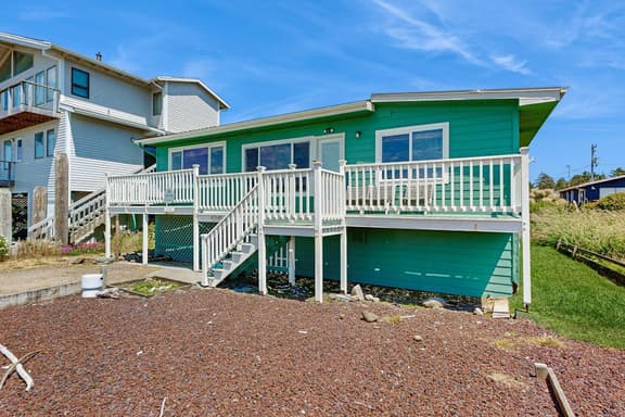 Waterfront house with ocean views and gorgeous sunsets dog friendly - Image 1