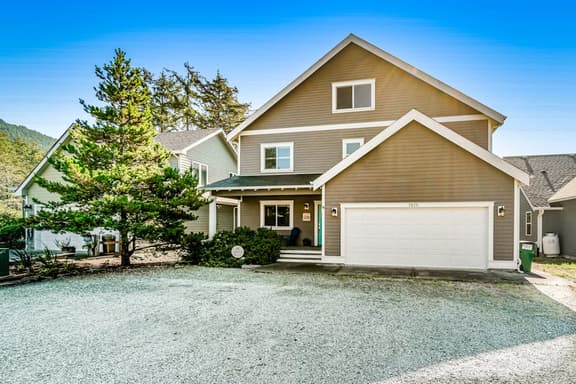 Dog friendly home near the beach with hot tub WiFi Ping Pong and foosball - Image 1