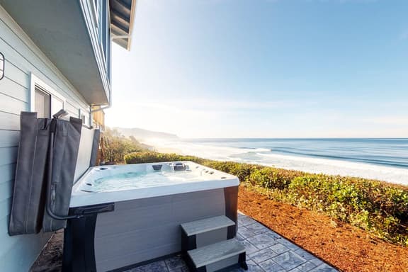 Oceanfront house with Pool table and private hot tub overlooking the ocean - Image 1