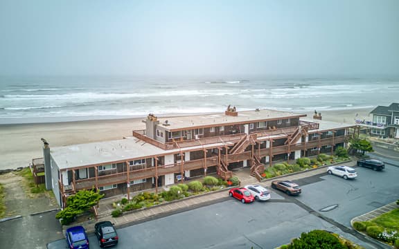 Oceanfront Condo with Sweeping Views and Beach Access - Image 1
