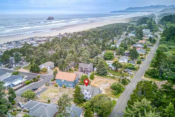 Spacious coastal retreat | 3-min walk to beach | Decks & mountain views - Image 1